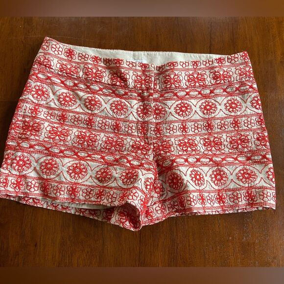 Ann Taylor LOFT Low-rise Red White Crochet Geometric Embroidered Shorts, size 6 - Picture 3 of 7